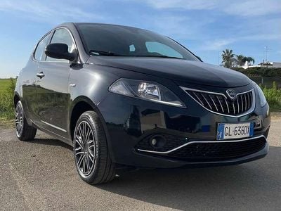 Usata Lancia Ypsilon Gold 69 CV (50 kW) 2022 Nero Utilitaria