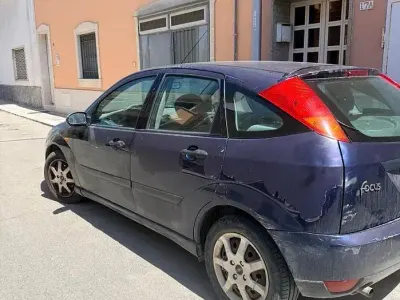 Usata Ford Focus 100 CV (73 kW) 2000 Viola Berlina