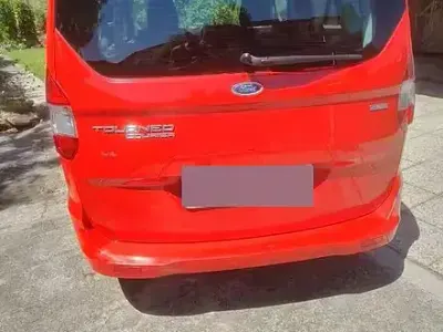 Usata Ford Tourneo Courier 100 CV (73 kW) 2017 Rosso Monovolume