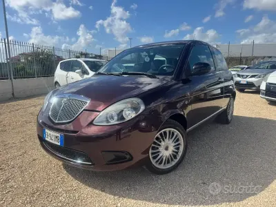 Używany Lancia Ypsilon 69 KM (50 kW) 2011 Purpurowy Hatchback