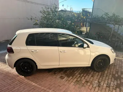 Usata VW Golf VI Comfortline 105 CV (77 kW) 2010 Bianco Utilitaria