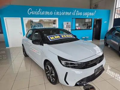 Nuova Opel Corsa 100 CV (73 kW) 2026 Bianco Utilitaria