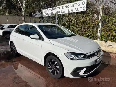 Usata VW Polo Life 95 CV (69 kW) 2023 Bianco Utilitaria