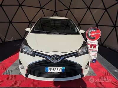Usata Toyota Yaris Lounge 69 CV (50 kW) 2016 Bianco Berlina