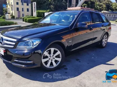 Usado Mercedes C350 Elegance 136 CV (100 kW) 2011 Negro Familiar