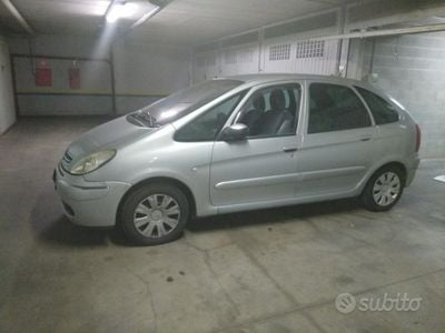 Usata Citroën Xsara Picasso 109 CV (80 kW) 2004 Grigio Monovolume