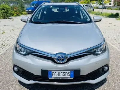 Usata Toyota Auris Hybrid Comfort 136 CV (100 kW) 2016 Station wagon