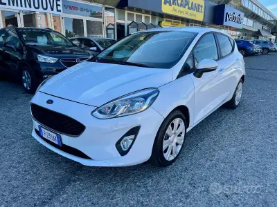 Usado Ford Fiesta 86 CV (63 kW) 2018 Blanco Utilitario