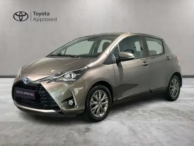 Usata Toyota Yaris Hybrid Active 101 CV (74 kW) 2018 Grigio Berlina