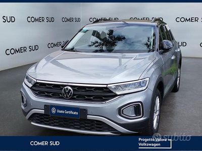 Usado VW T-Roc Life 150 CV (110 kW) 2024 Gris SUV
