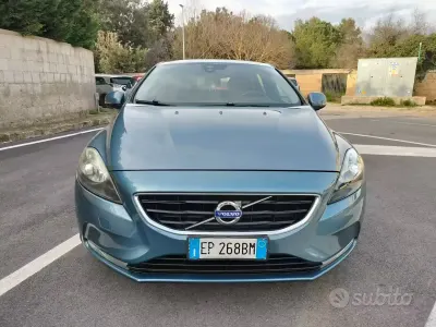 Usata Volvo V40 Summum 177 CV (130 kW) 2013 Blu Berlina