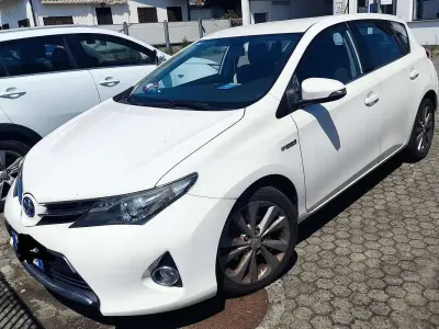 Usata Toyota Auris Hybrid Active 136 CV (100 kW) 2014 Bianco Berlina