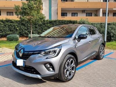 Usata Renault Captur 101 CV (74 kW) 2024 Grigio SUV
