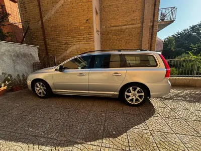 Usata Volvo V70 120 CV (88 kW) 2025 Grigio Station wagon