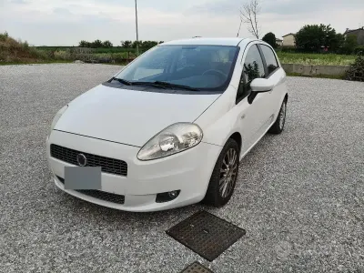 Usata Fiat Grande Punto 90 CV (66 kW) 2009 Bianco Utilitaria