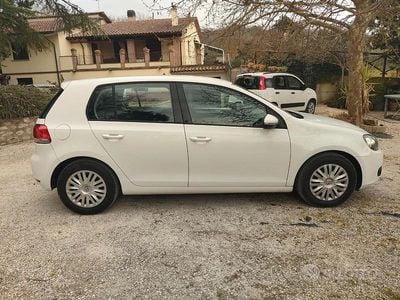 Begagnad VW Golf VI 102 HK (75 kW) 2011 Vit Halvkombi