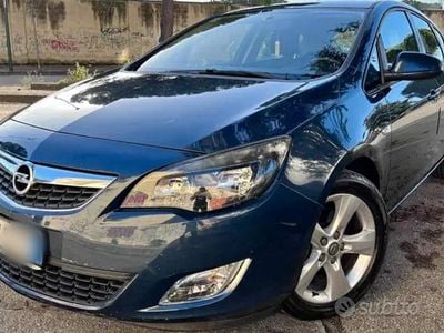 Usata Opel Astra 110 CV (80 kW) 2012 Blu Berlina