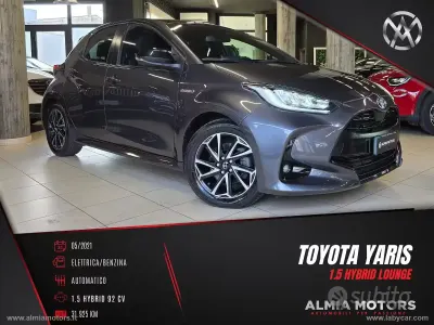 Usata Toyota Yaris Hybrid Lounge 92 CV (67 kW) 2021 Grigio Berlina