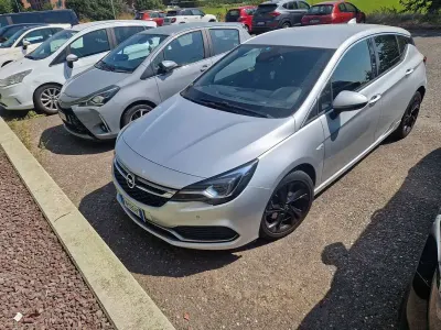 Usata Opel Astra Dynamic 136 CV (100 kW) 2018 Argento Berlina