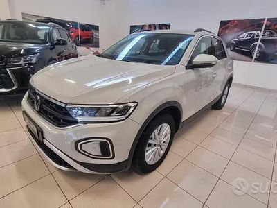 Usata VW T-Roc Style 110 CV (80 kW) 2023 Beige SUV