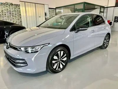 Usata VW Golf VIII Goal 150 CV (110 kW) 2025 Grigio mondsteingrau met Berlina