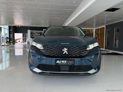 Usata Peugeot 3008 Allure 131 CV (96 kW) 2022 Blu/azzurro SUV