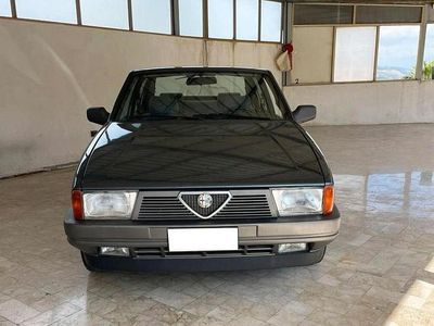 Usata Alfa Romeo 75 120 CV (88 kW) 1987 Blu Berlina