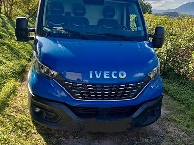 Usata Iveco Daily 180 CV (132 kW) 2021 Blu Berlina
