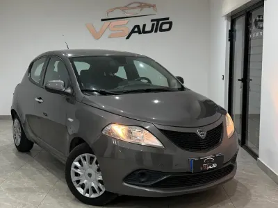 Usata Lancia Ypsilon 69 CV (50 kW) 2015 Grigio Utilitaria