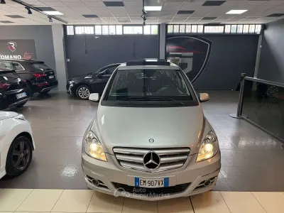 Usata Mercedes B180 Premium 109 CV (80 kW) 2011 Argento Monovolume