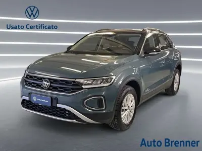 Usata VW T-Roc Life 150 CV (110 kW) 2025 Petroleum blue metallizzato ne SUV