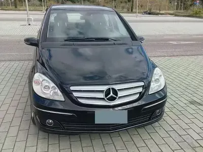 Begagnad Mercedes B180 109 HK (80 kW) 2009 Svart Minibuss