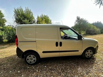 Usata Fiat Doblò 105 CV (77 kW) 2014 Bianco Monovolume