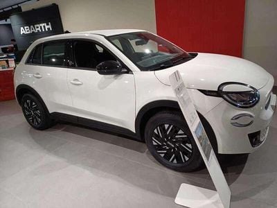 Nuova Fiat 600 Red 61 kW (84 CV) 2025 Bianco caldo SUV
