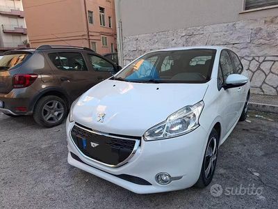 Usata Peugeot 208 68 CV (50 kW) 2014 Bianco Utilitaria