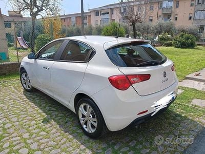 Usata Alfa Romeo Giulietta Distinctive 120 CV (88 kW) 2015 Bianco Utilitaria