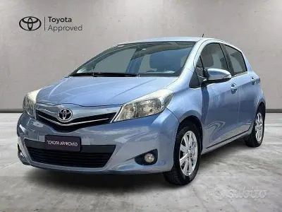 Usata Toyota Yaris Lounge 69 CV (50 kW) 2012 Blu Utilitaria
