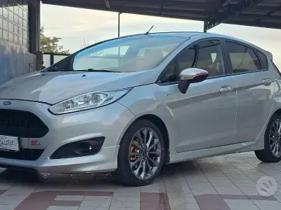 Usado Ford Fiesta ST-Line 75 HP (55 kW) 2017 Cinzento Sedan