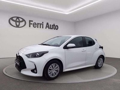 Bianco Usata 2023 Toyota Yaris Hybrid Active Berlina | 15.900 € (Buon prezzo)