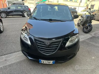 Usata Lancia Ypsilon 70 CV (51 kW) 2014 Nero Utilitaria