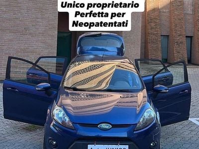 Usata Ford Fiesta Titanium 82 CV (60 kW) 2009 Blu Utilitaria