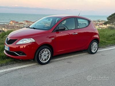 Usata Lancia Ypsilon 69 CV (50 kW) 2017 Rosso Utilitaria