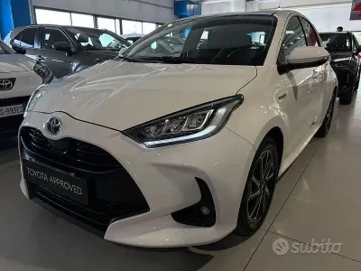 Usata Toyota Yaris Hybrid Trend 116 CV (85 kW) 2021 Bianco Berlina