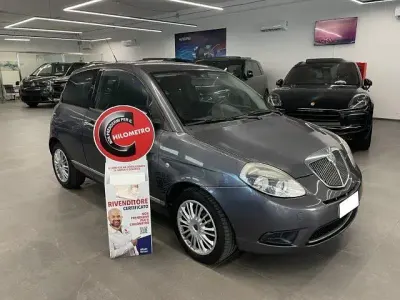 Usata Lancia Ypsilon 75 CV (55 kW) 2011 Grigio Utilitaria