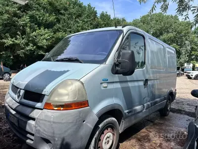 Usata Renault Master T28 135 CV (99 kW) 2005 Grigio Monovolume