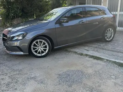 Usata Mercedes A180 109 CV (80 kW) 2016 Grigio Berlina