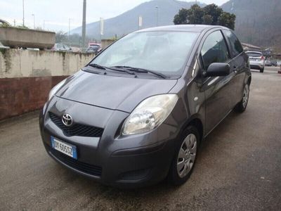 usata Toyota Yaris 1.0i 16V cat 5 porte