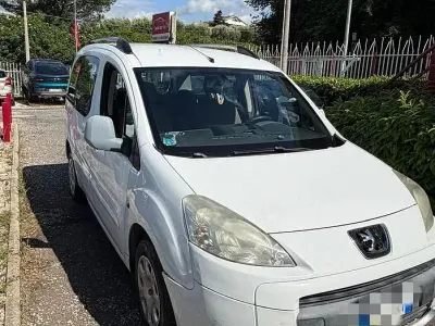 Usata Peugeot Partner Tepee Premium 109 CV (80 kW) 2010 Bianco Monovolume