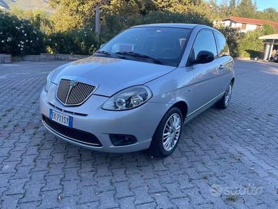 Usata Lancia Ypsilon 77 CV (56 kW) 2011 Grigio Utilitaria