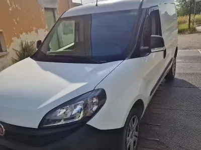 Usata Fiat Doblò 105 CV (77 kW) 2021 Bianco Monovolume
